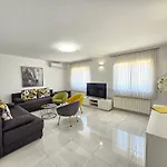 شقة Fuer 6 Personen Mit Jacuzzi By Interhome تْسْغيكفانِتْسا
