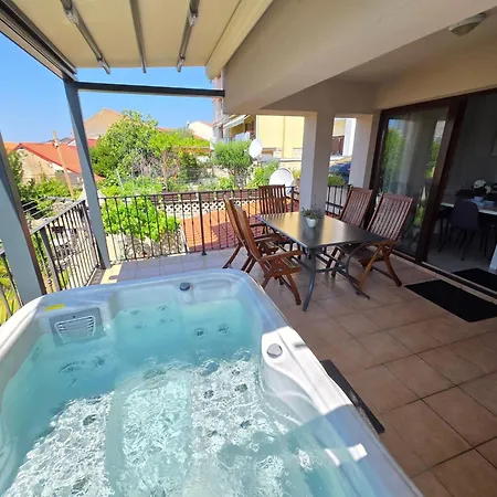 Appartamento Fuer 6 Personen Mit Jacuzzi By Interhome