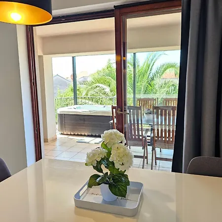 Fuer 6 Personen Mit Jacuzzi By Interhome *