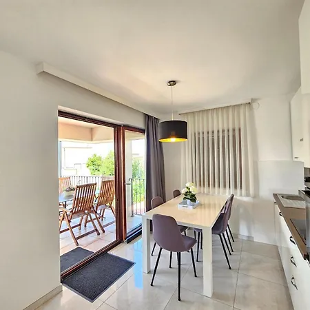 Fuer 6 Personen Mit Jacuzzi By Interhome *