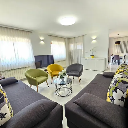 شقة Fuer 6 Personen Mit Jacuzzi By Interhome *