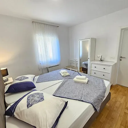 Appartamento Fuer 6 Personen Mit Jacuzzi By Interhome *