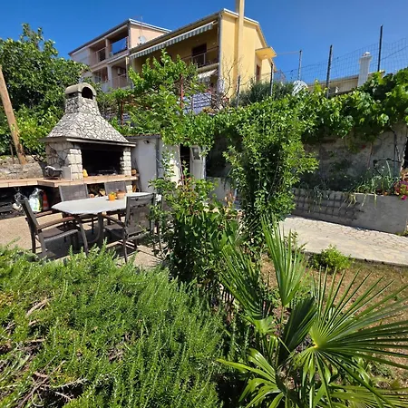 Appartamento Fuer 6 Personen Mit Jacuzzi By Interhome