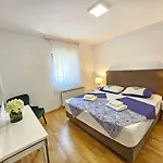 Fuer 6 Personen Mit Jacuzzi By Interhome Lejlighed Crikvenica