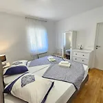 Lejlighed Fuer 6 Personen Mit Jacuzzi By Interhome *