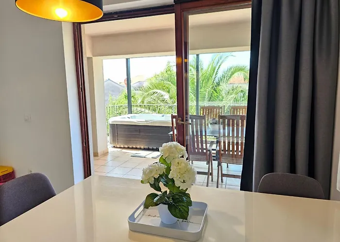 Fuer 6 Personen Mit Jacuzzi By Interhome *