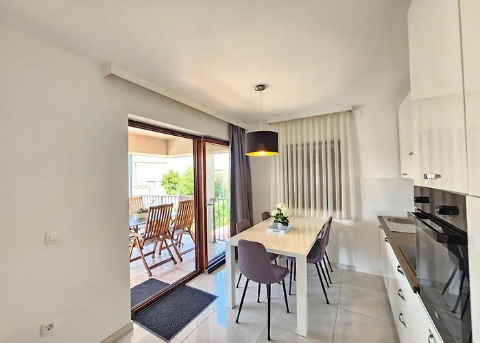 Fuer 6 Personen Mit Jacuzzi By Interhome *