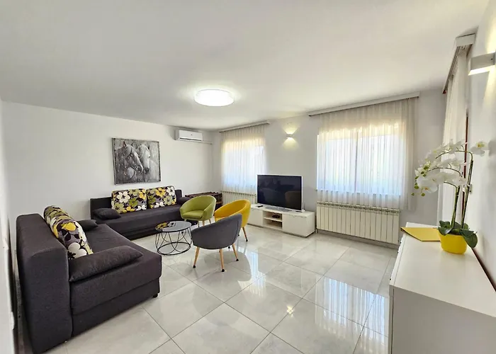 Lägenhet Fuer 6 Personen Mit Jacuzzi By Interhome Crikvenica