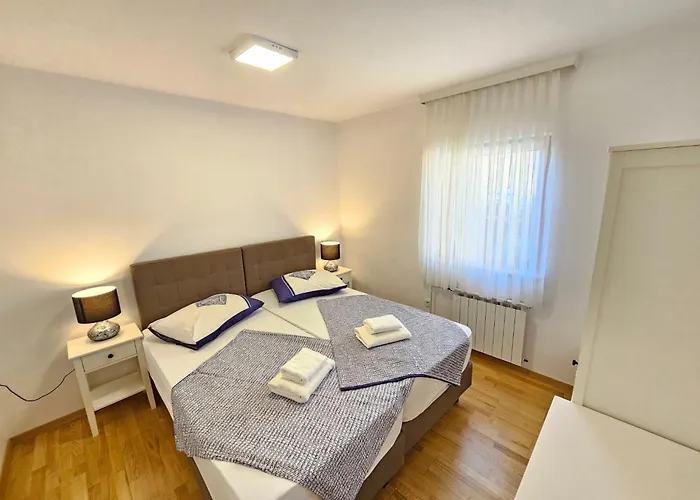Fuer 6 Personen Mit Jacuzzi By Interhome *