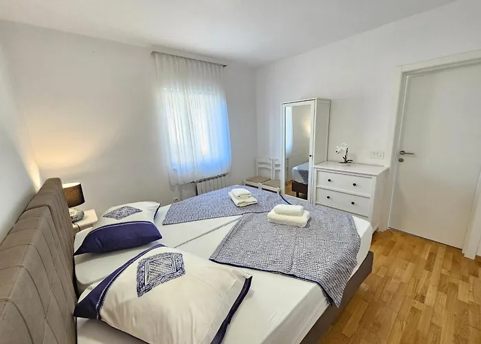 Lägenhet Fuer 6 Personen Mit Jacuzzi By Interhome *