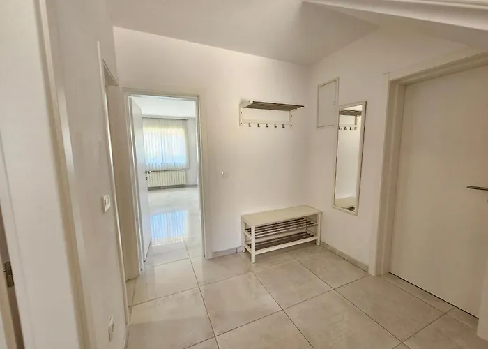 Lägenhet Fuer 6 Personen Mit Jacuzzi By Interhome *